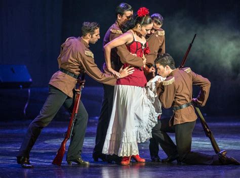 Carmen: Une Tragédie Passionnée mêlant Flamenco Vibrant et Airs d'Opéra Grandioses